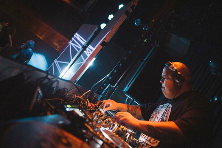 DJ Sneak